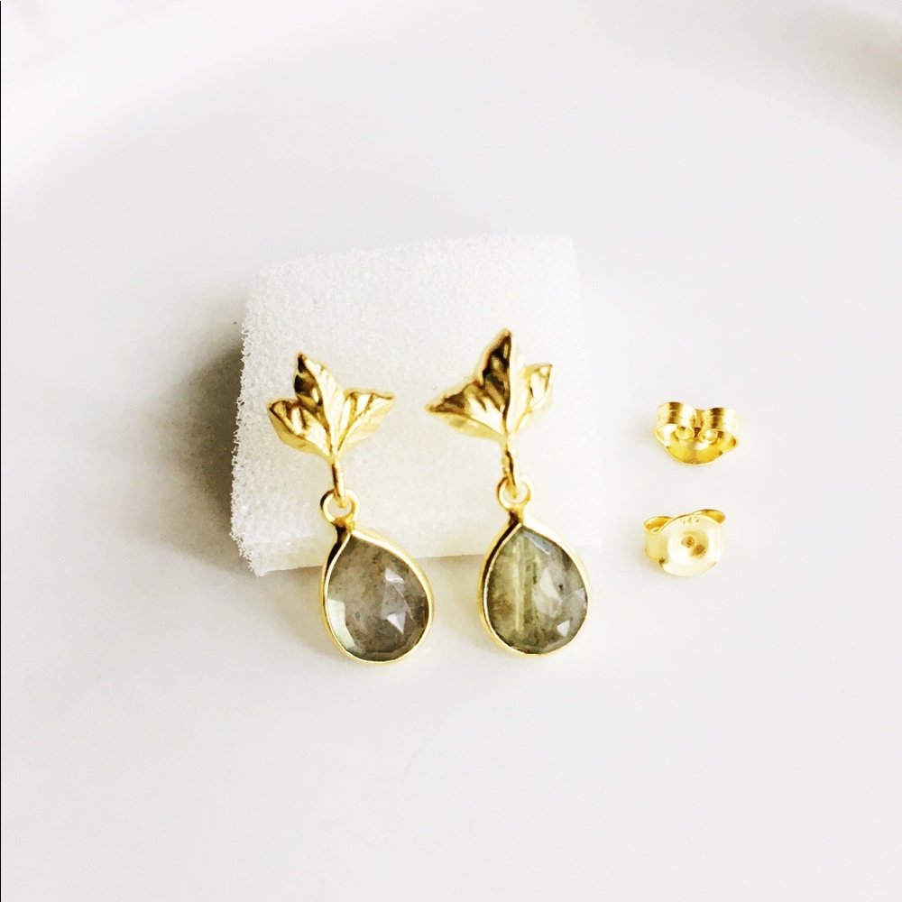 18k gold leaf faceted labradorite post earrings - Picture 1 of 2